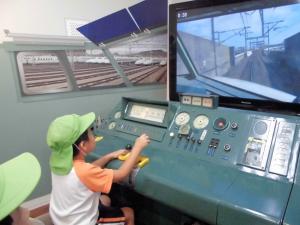新幹線の運転体験をする画像