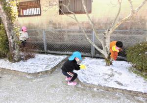 雪遊びの画像
